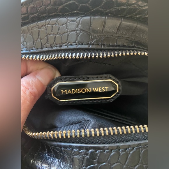 Madison West, NWOT Black Faux Croc Round Crossbody Purse Acrylic Tortoise Chain - Picture 6 of 12